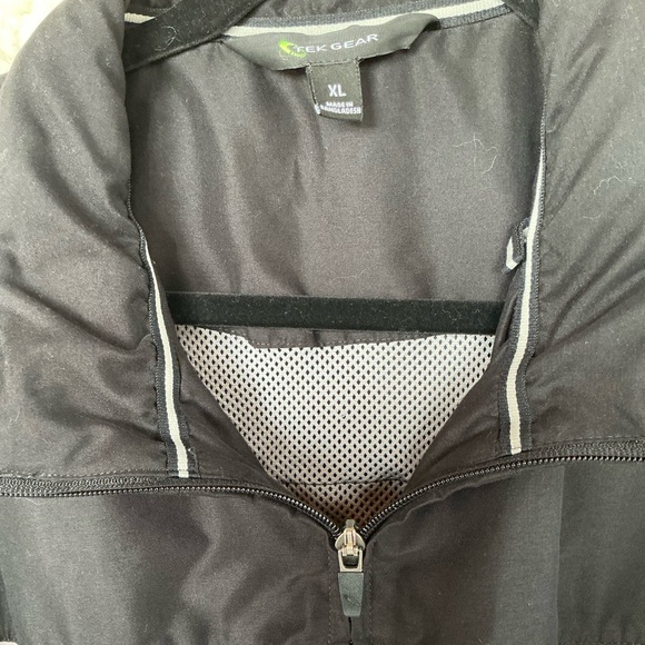 Stylish Black Bomber Jacket with Pink Accent - Picture 2 of 3